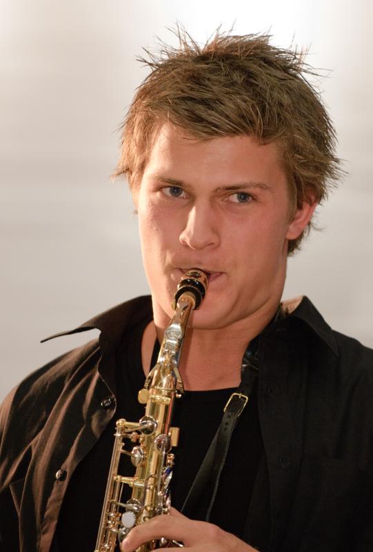  D3C_8178.jpg </br ><small> 2009-05-28 20:54</br >NIKON D300 200mm 1/60s f/4 ISO 1600</small>