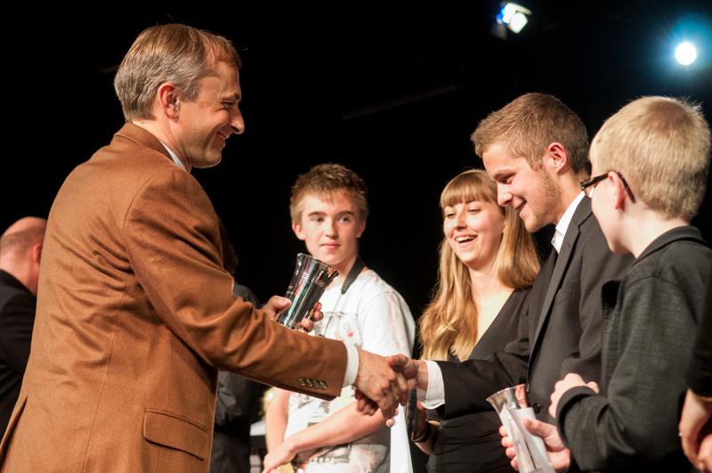  D3C_1776.JPG </br ><small> 2012-06-14 20:11</br >NIKON D300 + 17.0-55.0 mm f/2.8<br /> 44mm 1/80s f/3.2 ISO 1000</small>