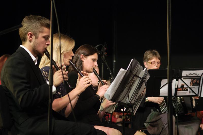  D3C_1707.JPG </br ><small> 2012-06-14 19:20</br >NIKON D300 + 17.0-55.0 mm f/2.8<br /> 55mm 1/200s f/3.2 ISO 1000</small>