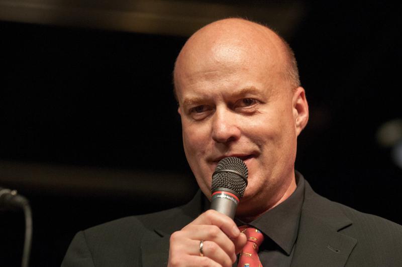  D3C_1713.JPG </br ><small> 2012-06-14 19:26</br >NIKON D300 + 70.0-200.0 mm f/2.8<br /> 125mm 1/250s f/3.2 ISO 1000</small>