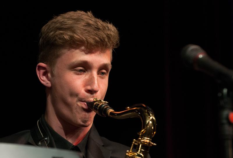  D3C_1760.JPG </br ><small> 2012-06-14 19:48</br >NIKON D300 + 70.0-200.0 mm f/2.8<br /> 160mm 1/250s f/4 ISO 1000</small>