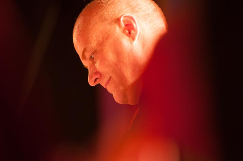  D3C_1818.JPG </br ><small> 2012-06-14 20:44</br >NIKON D300 + 70.0-200.0 mm f/2.8<br /> 200mm 1/20s f/3.2 ISO 1000</small>