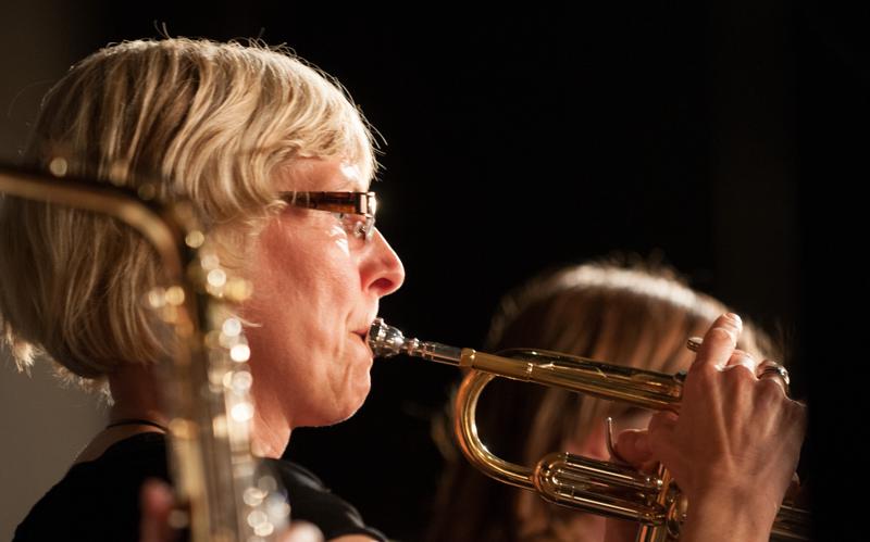  D3C_1822.JPG </br ><small> 2012-06-14 20:45</br >NIKON D300 + 70.0-200.0 mm f/2.8<br /> 160mm 1/50s f/3.2 ISO 1000</small>