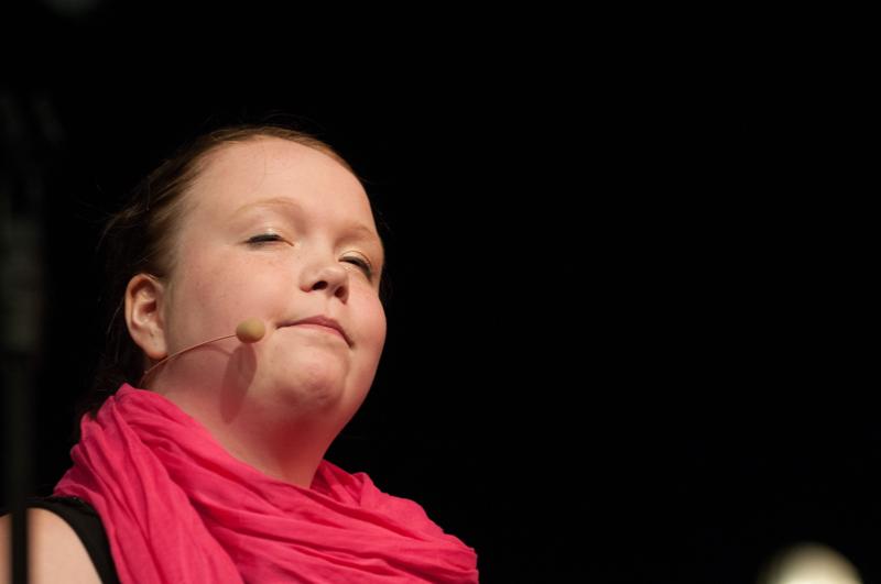  D3C_1797.JPG </br ><small> 2012-06-14 20:15</br >NIKON D300 + 70.0-200.0 mm f/2.8<br /> 155mm 1/640s f/3.2 ISO 1000</small>