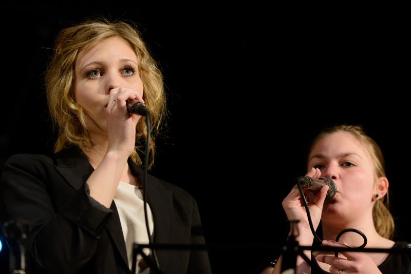  20130502_PB8_5024.JPG </br >Høje-Taastrup Kommunale Musikskole</br > <small> 2013-05-02 19:08</br >NIKON D800 + 70.0-200.0 mm f/2.8<br /> 90mm 1/100s f/4 ISO 640</small>