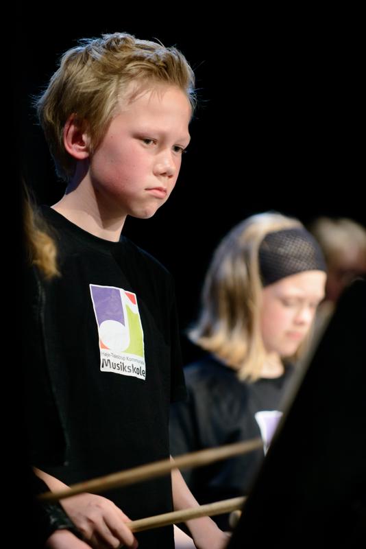  20130502_PB8_5049.JPG </br >Høje-Taastrup Kommunale Musikskole</br > <small> 2013-05-02 19:21</br >NIKON D800 + 70.0-200.0 mm f/2.8<br /> 200mm 1/200s f/2.8 ISO 800</small>