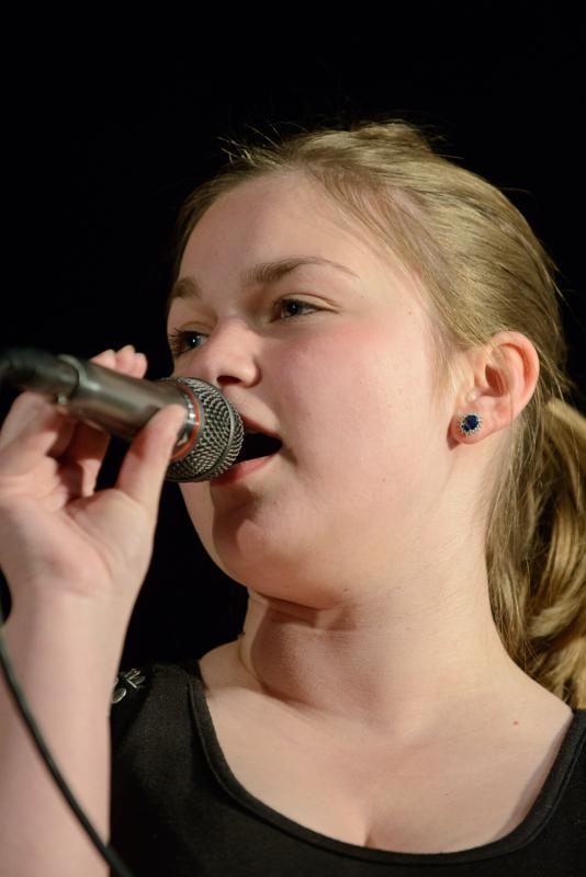  20130502_PB8_5135.JPG </br >Høje-Taastrup Kommunale Musikskole</br > <small> 2013-05-02 20:40</br >NIKON D800 + 70.0-200.0 mm f/2.8<br /> 200mm 1/200s f/4 ISO 2800</small>