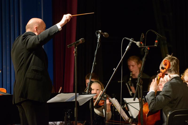  20130502_PB8_5212.JPG </br >Høje-Taastrup Kommunale Musikskole</br > <small> 2013-05-02 21:33</br >NIKON D800 + 70.0-200.0 mm f/2.8<br /> 175mm 1/200s f/4 ISO 1800</small>