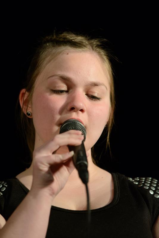  20130502_PB8_5131.JPG </br >Høje-Taastrup Kommunale Musikskole</br > <small> 2013-05-02 20:40</br >NIKON D800 + 70.0-200.0 mm f/2.8<br /> 200mm 1/200s f/4 ISO 2000</small>