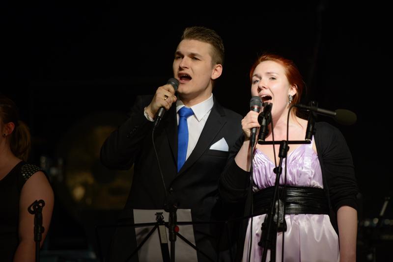  20130502_PB8_5196.JPG </br >Høje-Taastrup Kommunale Musikskole</br > <small> 2013-05-02 21:31</br >NIKON D800 + 70.0-200.0 mm f/2.8<br /> 200mm 1/320s f/4 ISO 200</small>