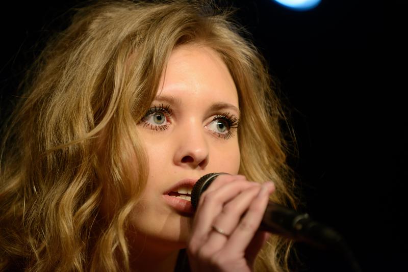  20140502_PB8_8878.JPG </br ><small> 2014-05-02 18:34</br >NIKON D800 + 70.0-200.0 mm f/2.8<br /> 200mm 1/200s f/2.8 ISO 1250</small>