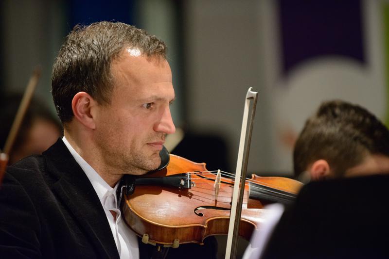  20140502_PB8_8965.JPG </br ><small> 2014-05-02 20:33</br >NIKON D800 + 70.0-200.0 mm f/2.8<br /> 200mm 1/125s f/2.8 ISO 6400</small>