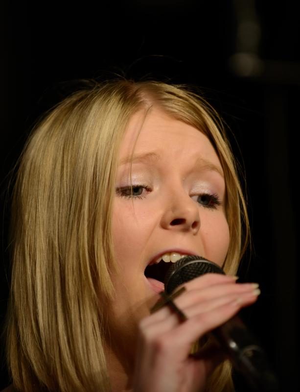  20140502_PB8_8880.JPG </br ><small> 2014-05-02 18:35</br >NIKON D800 + 70.0-200.0 mm f/2.8<br /> 200mm 1/200s f/2.8 ISO 320</small>