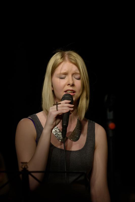  20140502_PB8_8937.JPG </br ><small> 2014-05-02 19:51</br >NIKON D800 + 70.0-200.0 mm f/2.8<br /> 200mm 1/200s f/2.8 ISO 360</small>