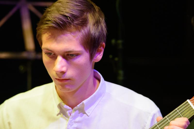  20150508-PB8_8332.JPG </br ><small> 2015-05-08 19:33</br >NIKON D800 + 150.0-600.0 mm f/5.0-6.3<br /> 360mm 1/250s f/6 ISO 5000</small>