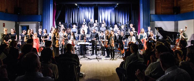  20150508-PB8_8520.JPG </br ><small> 2015-05-08 21:27</br >NIKON D800 + 24.0-70.0 mm f/2.8<br /> 24mm 1/125s f/4 ISO 1400</small>