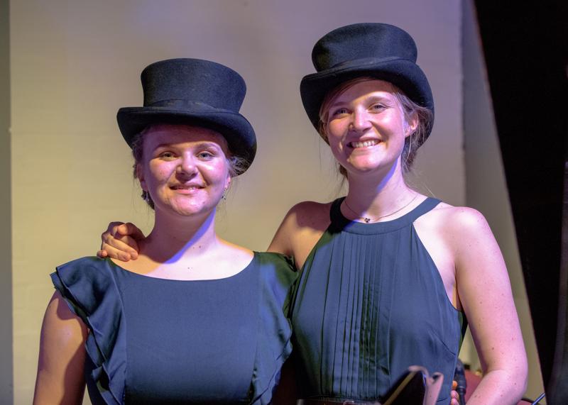  20150508-PB8_8539.JPG </br ><small> 2015-05-08 21:41</br >NIKON D800 + 70.0-200.0 mm f/2.8<br /> 98mm 1/125s f/4 ISO 4500</small>