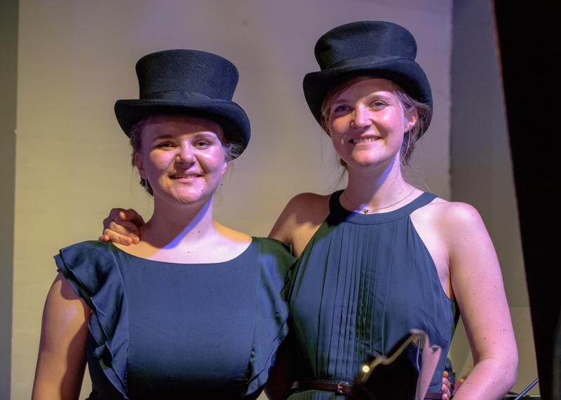  20150508-PB8_8544.JPG </br ><small> 2015-05-08 21:41</br >NIKON D800 + 70.0-200.0 mm f/2.8<br /> 102mm 1/125s f/4.5 ISO 5000</small>