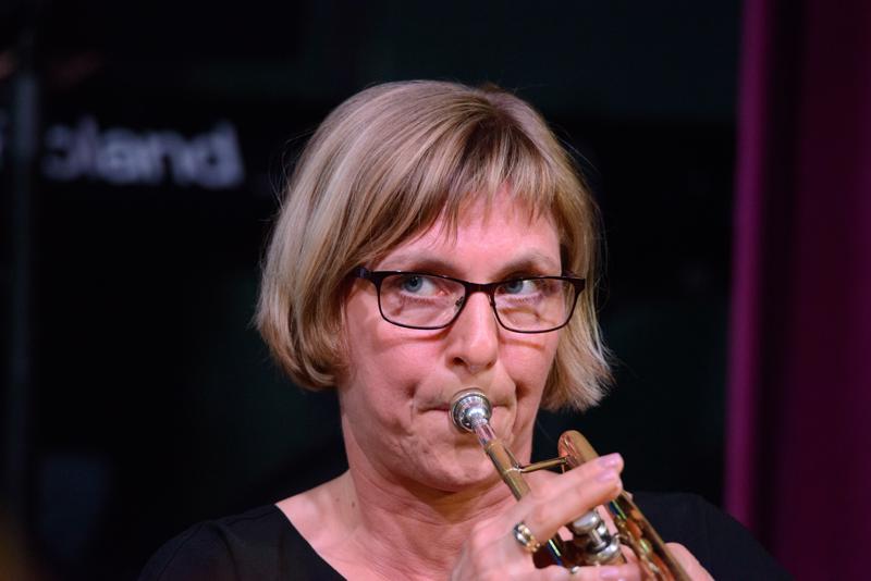  20150508-PB8_8505.JPG </br ><small> 2015-05-08 21:18</br >NIKON D800 + 150.0-600.0 mm f/5.0-6.3<br /> 500mm 1/125s f/6.3 ISO 7184</small>