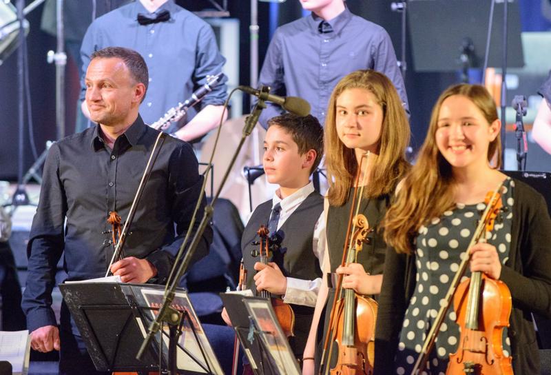  20150508-PB8_8532.JPG </br ><small> 2015-05-08 21:31</br >NIKON D800 + 70.0-200.0 mm f/2.8<br /> 190mm 1/125s f/4 ISO 4500</small>