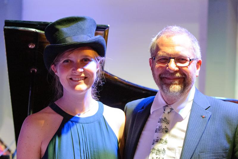  20150508-PB8_8536.JPG </br ><small> 2015-05-08 21:40</br >NIKON D800 + 70.0-200.0 mm f/2.8<br /> 70mm 1/125s f/4 ISO 10159</small>