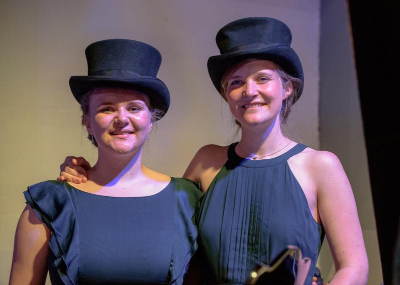  20150508-PB8_8543.JPG </br ><small> 2015-05-08 21:41</br >NIKON D800 + 70.0-200.0 mm f/2.8<br /> 105mm 1/125s f/4.5 ISO 5000</small>