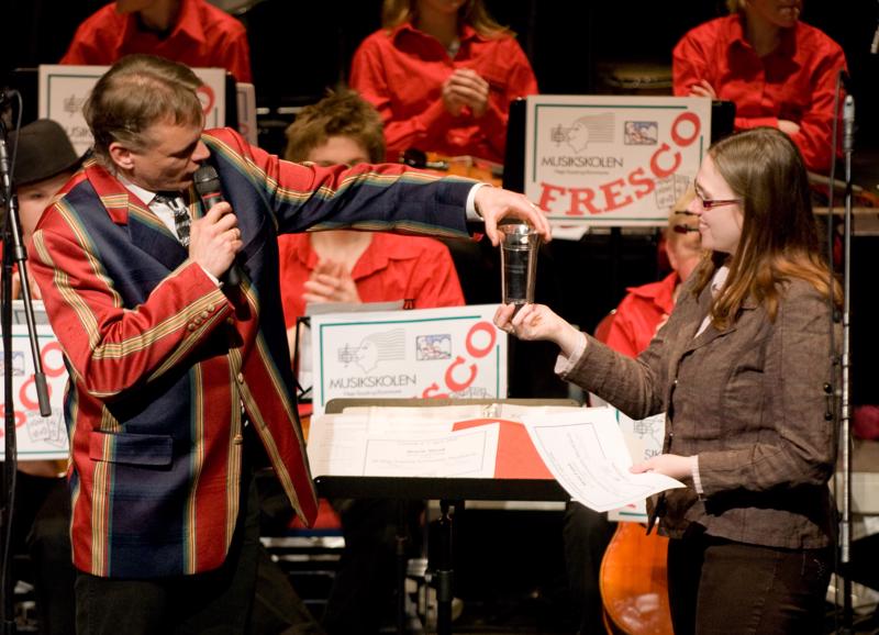  D2C_6181.jpg </br >Gallakoncert m/Sigurd og Hoje-Taastrup Kommunale Musikskole</br > <small> 2008-04-02 19:33</br >NIKON D200 170mm 1/40s f/2.8 ISO 220</small>