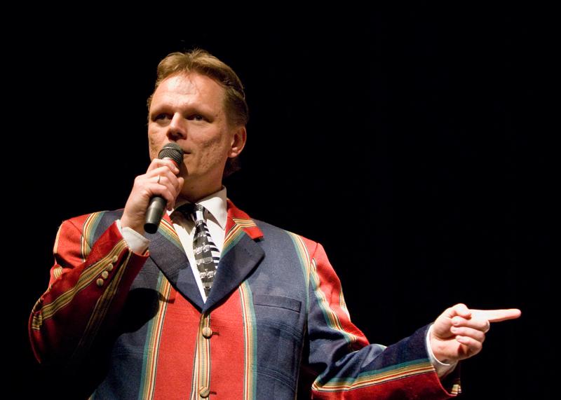  D2C_6124.jpg </br >Gallakoncert m/Sigurd og Hoje-Taastrup Kommunale Musikskole</br > <small> 2008-04-02 19:06</br >NIKON D200 70mm 1/25s f/2.8 ISO 1600</small>