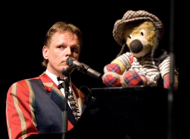  D2C_6156.jpg </br >Gallakoncert m/Sigurd og Hoje-Taastrup Kommunale Musikskole</br > <small> 2008-04-02 19:21</br >NIKON D200 95mm 1/30s f/2.8 ISO 640</small>