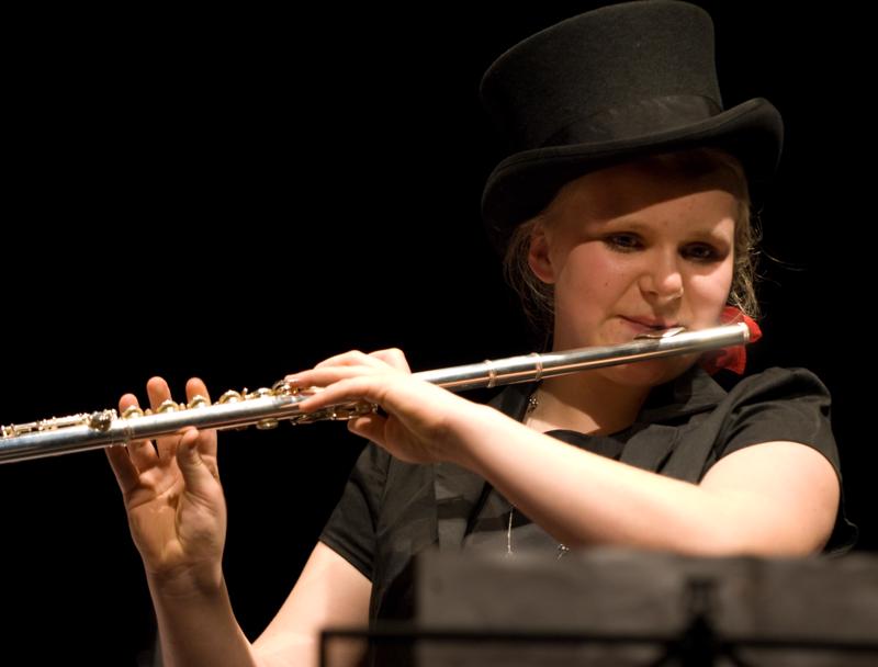  D2C_6249.jpg </br >Gallakoncert m/Sigurd og Hoje-Taastrup Kommunale Musikskole</br > <small> 2008-04-02 19:57</br >NIKON D200 130mm 1/40s f/2.8 ISO 450</small>