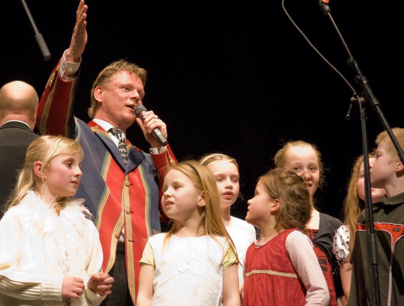  D2C_6304.jpg </br >Gallakoncert m/Sigurd og Hoje-Taastrup Kommunale Musikskole</br > <small> 2008-04-02 20:18</br >NIKON D200 55mm 1/40s f/2.8 ISO 720</small>