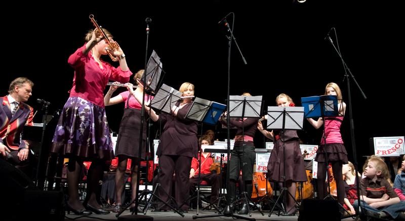  _DSC1396.jpg </br >Gallakoncert m/Sigurd og Hoje-Taastrup Kommunale Musikskole</br > <small> 2008-04-02 18:47</br >NIKON D70 20mm 1/30s f/2.8 ISO 400</small>