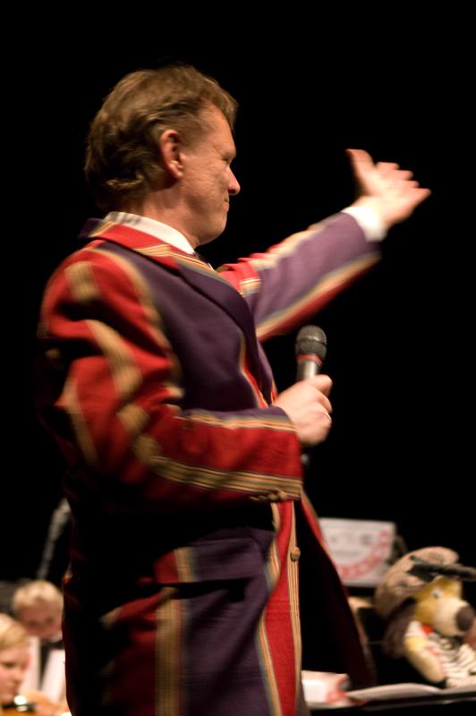  _DSC1417.jpg </br >Gallakoncert m/Sigurd og Hoje-Taastrup Kommunale Musikskole</br > <small> 2008-04-02 18:58</br >NIKON D70 55mm 1/30s f/2.8 ISO 640</small>