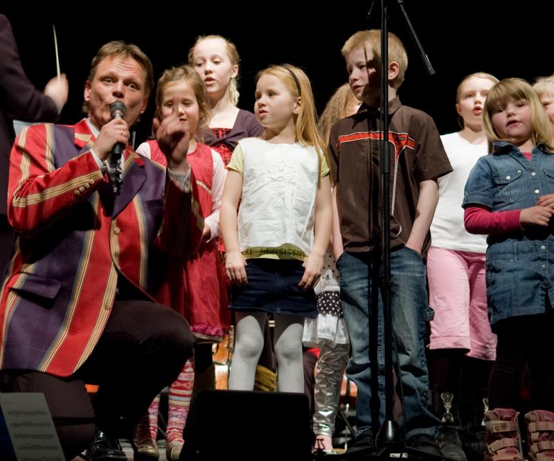  _DSC1426.jpg </br >Gallakoncert m/Sigurd og Hoje-Taastrup Kommunale Musikskole</br > <small> 2008-04-02 19:05</br >NIKON D70 38mm 1/30s f/2.8 ISO 200</small>