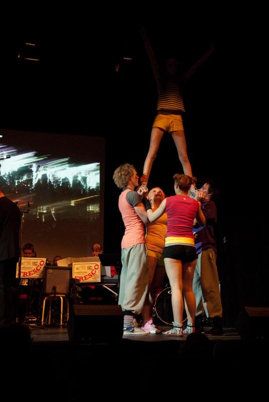  D2C_8641.jpg </br ><small> 2010-05-06 19:29</br >NIKON D200 32mm 1/60s f/2.8 ISO 800</small>