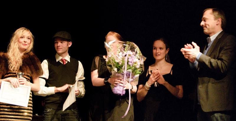  D3C_2742.jpg </br ><small> 2010-05-06 19:11</br >NIKON D300 70mm 1/30s f/2.8 ISO 1600</small>