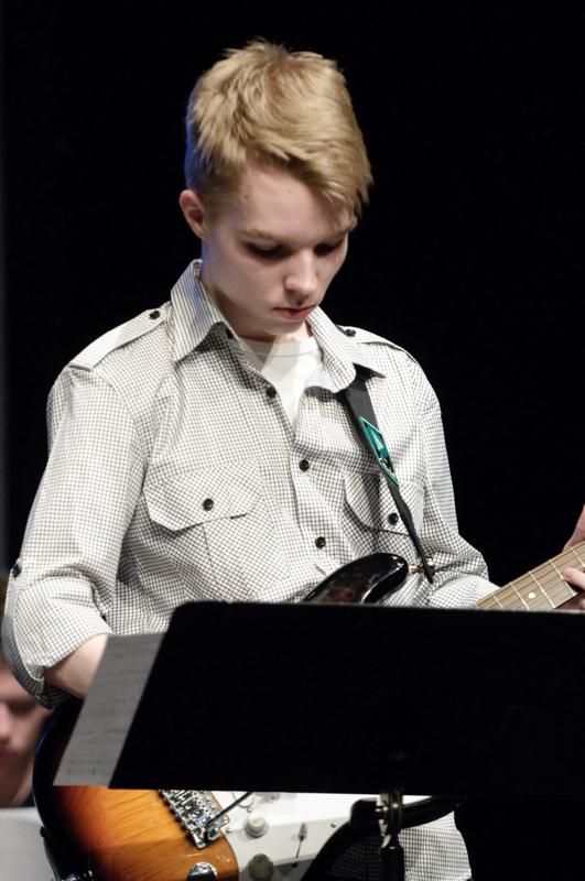  D3C_2766.jpg </br ><small> 2010-05-06 19:24</br >NIKON D300 135mm 1/40s f/2.8 ISO 1600</small>