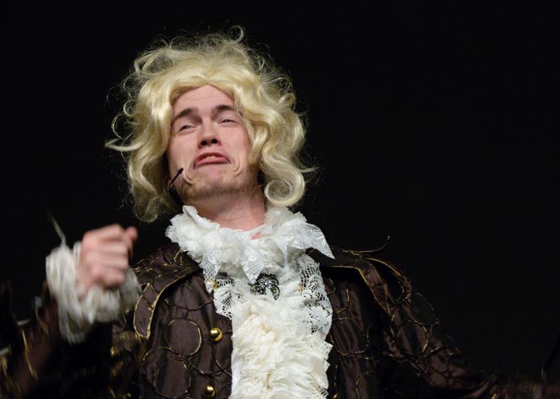  D3C_2855.jpg </br ><small> 2010-05-06 20:21</br >NIKON D300 98mm 1/160s f/2.8 ISO 1600</small>