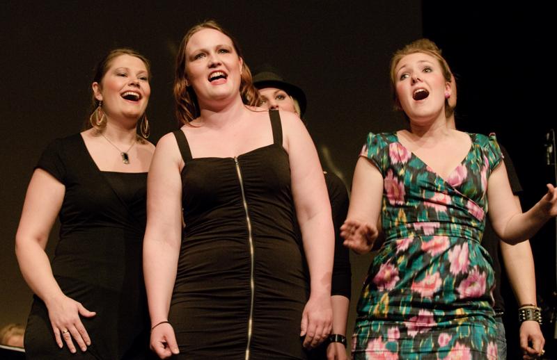  D3C_2898.jpg </br ><small> 2010-05-06 20:40</br >NIKON D300 75mm 1/30s f/4 ISO 1600</small>