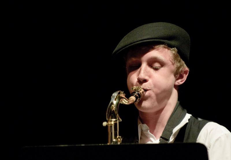  D3C_2914.jpg </br ><small> 2010-05-06 20:51</br >NIKON D300 200mm 1/60s f/3.5 ISO 1600</small>