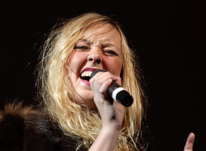  D3C_2925.jpg </br ><small> 2010-05-06 20:53</br >NIKON D300 200mm 1/100s f/4 ISO 1600</small>