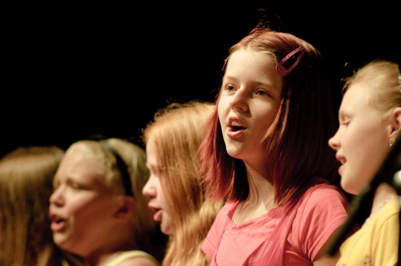  D3C_2974.jpg </br ><small> 2010-05-06 21:08</br >NIKON D300 200mm 1/60s f/3.2 ISO 1600</small>