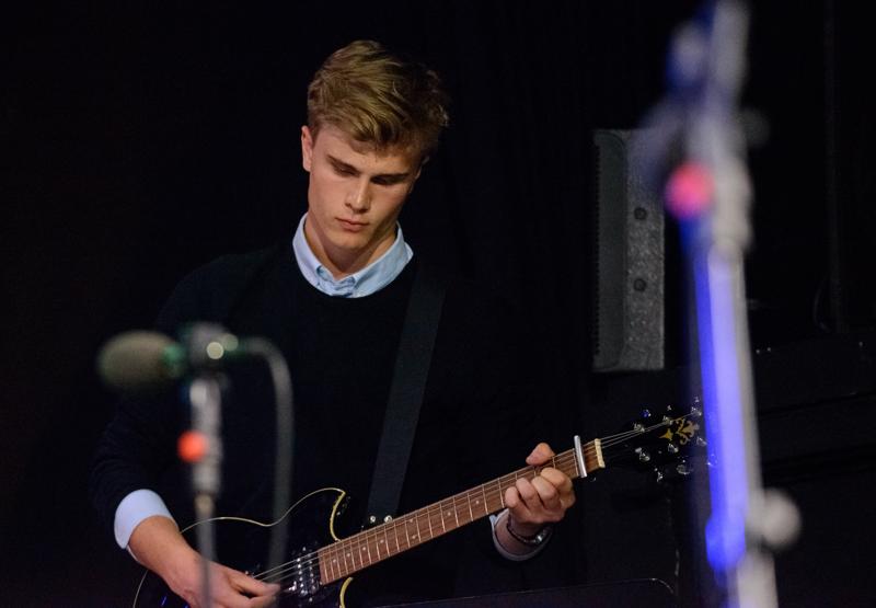  20160520-PB8_7756.JPG </br ><small> 2016-05-20 21:34</br >NIKON D800 220mm 1/250s f/5.3 ISO 12800</small>