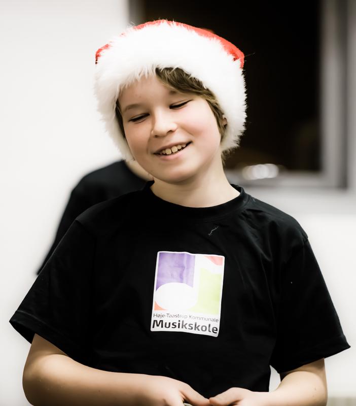  20121130_PB8_3822.JPG </br ><small> 2012-11-30 18:29</br >NIKON D800 + 70.0-200.0 mm f/2.8<br /> 170mm 1/125s f/2.8 ISO 2000</small>