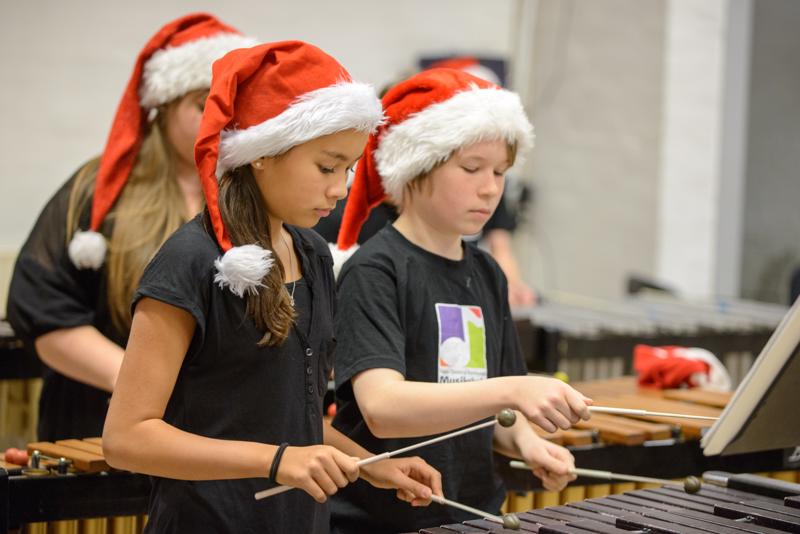  20121130_PB8_3825.JPG </br ><small> 2012-11-30 18:31</br >NIKON D800 + 70.0-200.0 mm f/2.8<br /> 110mm 1/80s f/2.8 ISO 2000</small>