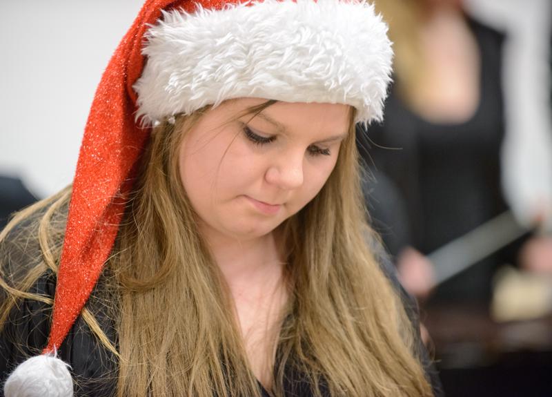  20121130_PB8_3833.JPG </br ><small> 2012-11-30 18:39</br >NIKON D800 + 70.0-200.0 mm f/2.8<br /> 200mm 1/60s f/2.8 ISO 3200</small>