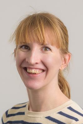  20160109-PB8_4376.jpg </br >Blokfløjtelærer</br > <small> 2016-01-09 11:55</br >NIKON D800 + 70.0-200.0 mm f/2.8<br /> 140mm 1/125s f/7.1 ISO 200</small>