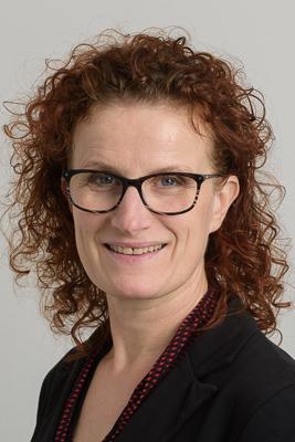  20160109-PB8_4452.jpg </br >Sanglærer</br > <small> 2016-01-09 12:29</br >NIKON D800 + 70.0-200.0 mm f/2.8<br /> 120mm 1/125s f/8 ISO 200</small>