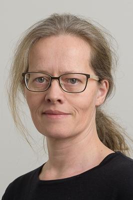  20160109-PB8_4490.jpg </br >Cello-, minimus- og musik karussel-lærer</br > <small> 2016-01-09 12:47</br >NIKON D800 + 70.0-200.0 mm f/2.8<br /> 120mm 1/125s f/8 ISO 200</small>