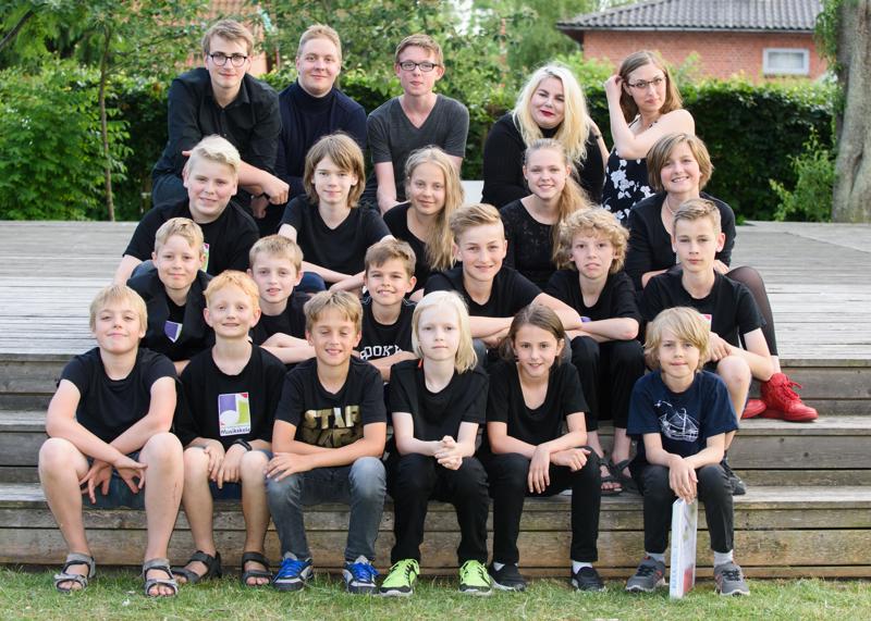  20160607-PB8_8245.JPG </br ><small> 2016-06-07 18:07</br >NIKON D800 70mm 1/200s f/5.6 ISO 400</small>